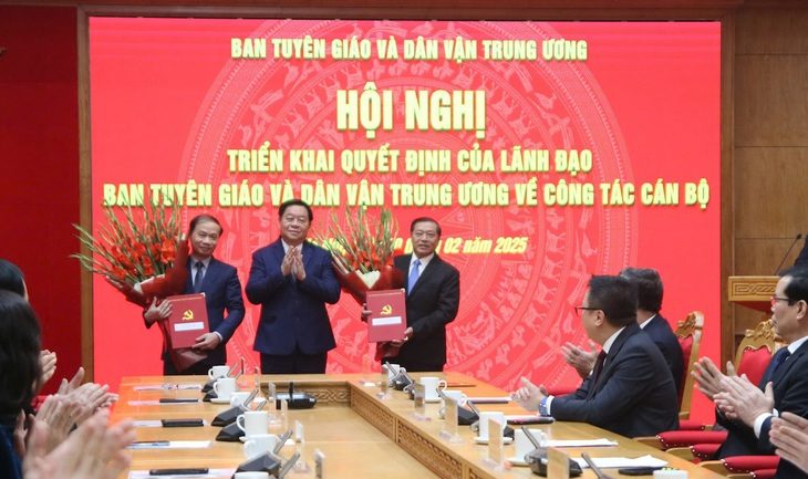 a3-17391652834211506140225 28 cán bộ Ban Tuyên giáo và Dân vận Trung ương tự nguyện xin nghỉ hưu trước tuổi - Ảnh 1.