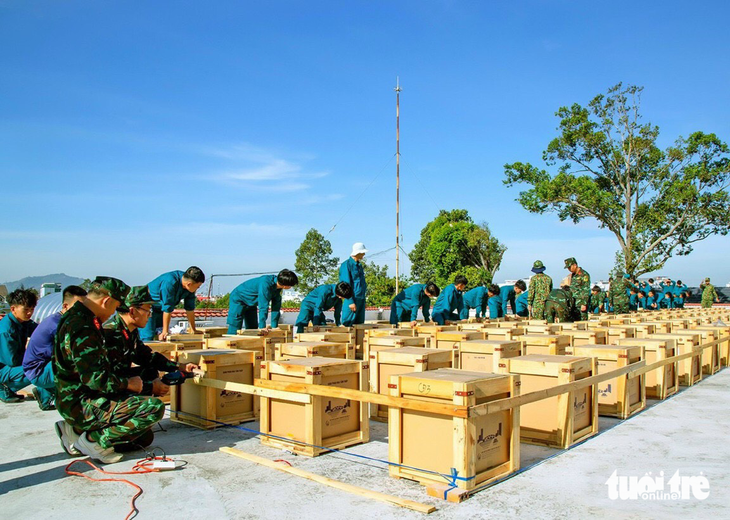 An Giang bắn pháo hoa ở Long Xuyên và Châu Đốc - Ảnh 1. An Giang bắn pháo hoa ở Long Xuyên và Châu Đốc - Ảnh 1.