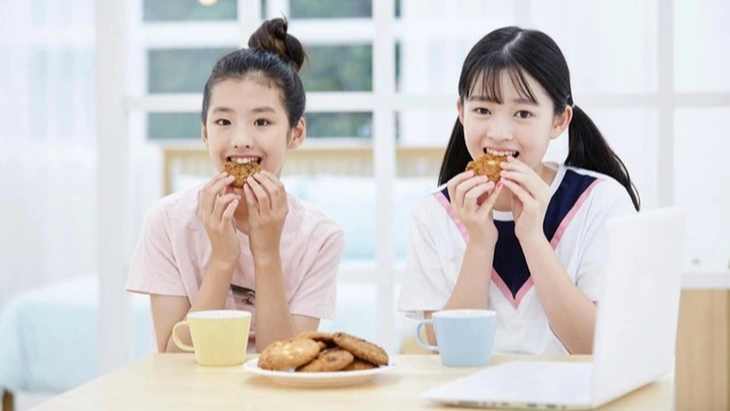 Bác sĩ giới thiệu 'đơn thuốc thể dục' giúp con phát triển chiều cao - Ảnh 1. Dinh dưỡng và thể thao là 2 yếu tố quan trọng giúp tăng trưởng chiều cao, bên cạnh các yếu tố di truyền, giấc ngủ...