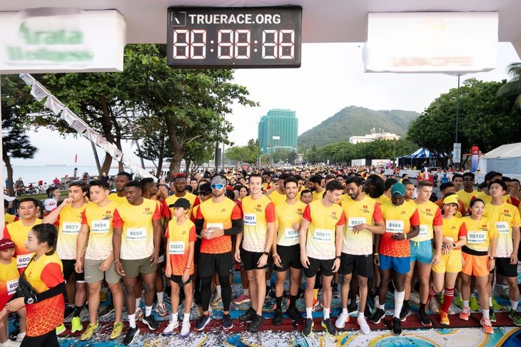 60 nam vương quốc tế tham gia giải chạy Strong Vietnam, tìm top 5 Mr Sport - Ảnh 1. 60 nam vương quốc tế tham gia giải chạy Strong Vietnam, tìm top 5 Mr Sport - Ảnh 1.