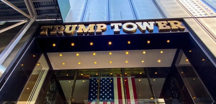 Tòa nhà Trum đên đại lộ số 5 New York, giảm giá mạnh. - Ảnh: STRAIGHT ARROW NEWS Tòa nhà Trump trên đại lộ số 5 New York giảm giá mạnh - Ảnh: STRAIGHT ARROW NEWS