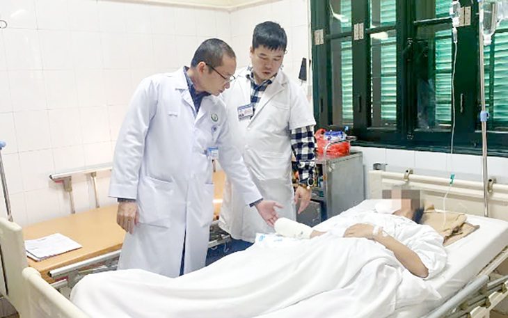 8 ngày nghỉ Tết, gần 500 người cấp cứu do pháo nổ, pháo hoa - Ảnh 1. 8 ngày nghỉ Tết, gần 500 người cấp cứu do pháo nổ, pháo hoa - Ảnh 1.